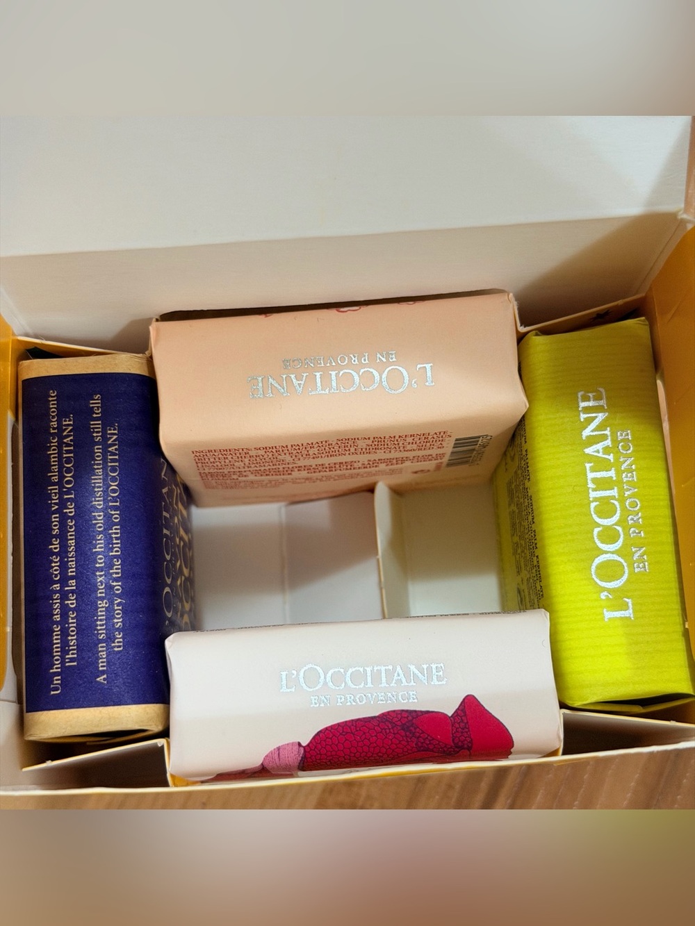 L'OCCITANE Assorted Mini Soaps Set - Picture 2 of 4